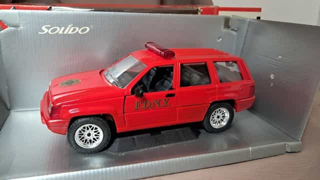 Jeep Cherokee 1:18 Maisto