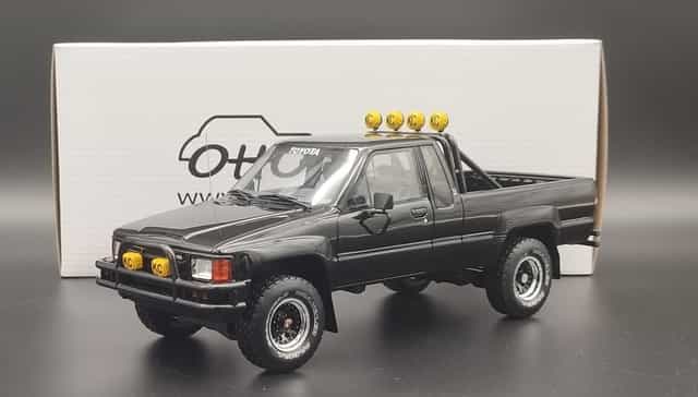 1:18 Otto 1985 Toyota Hilux SR5 Glossy Black 202 Xt Back To The Future