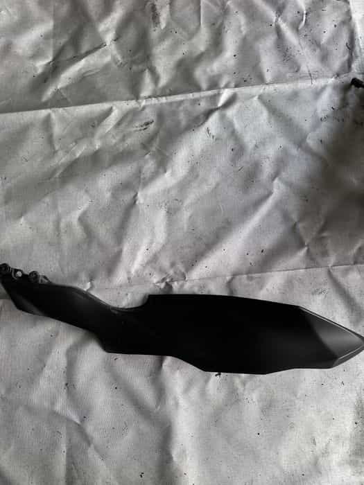 Prawe wypełnienie zbiornika Kawasaki Ninja 125