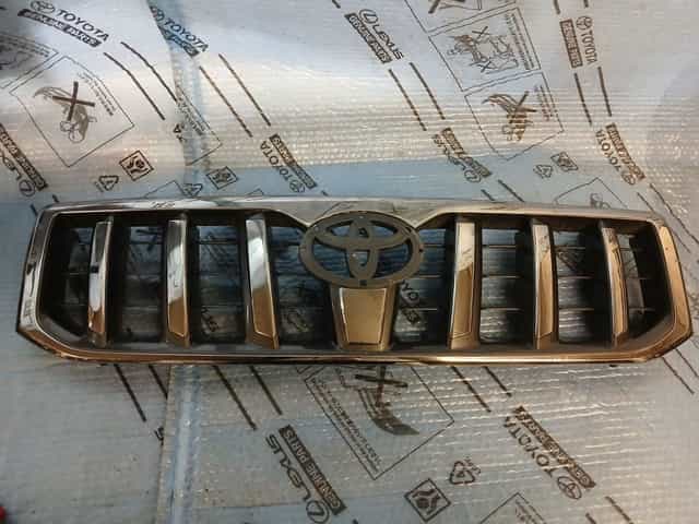 Atrapa grill przednia TOYOTA LAND CRUISER 120 rok 03-09
