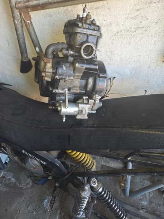 Sprzedam motor ktoś rozebrany do malowania  dwa silniki