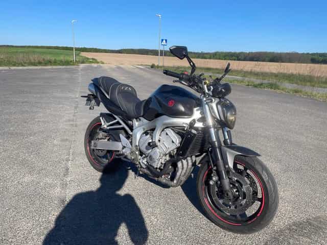 Yamaha FZ6 N Naked dużo akcesoriów