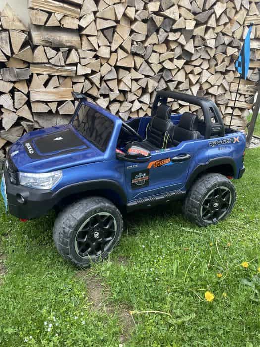 Toyota hilux 4x4, 4 mocne silniki 12V 45W odbior osobisty