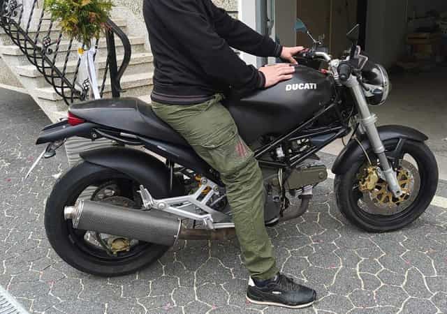 Legendarny Motocykl Ducati Monster 600