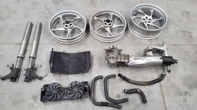 Honda VFR 1200 F felga koło przod tyl lagi zawieszenie wahacz kardan przekladnia dyfer chłodn...