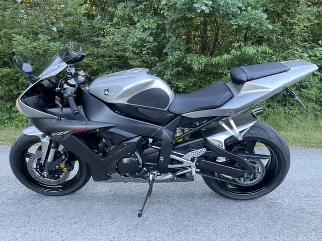 YAMAHA R1 RN09 stan perfekcyjny