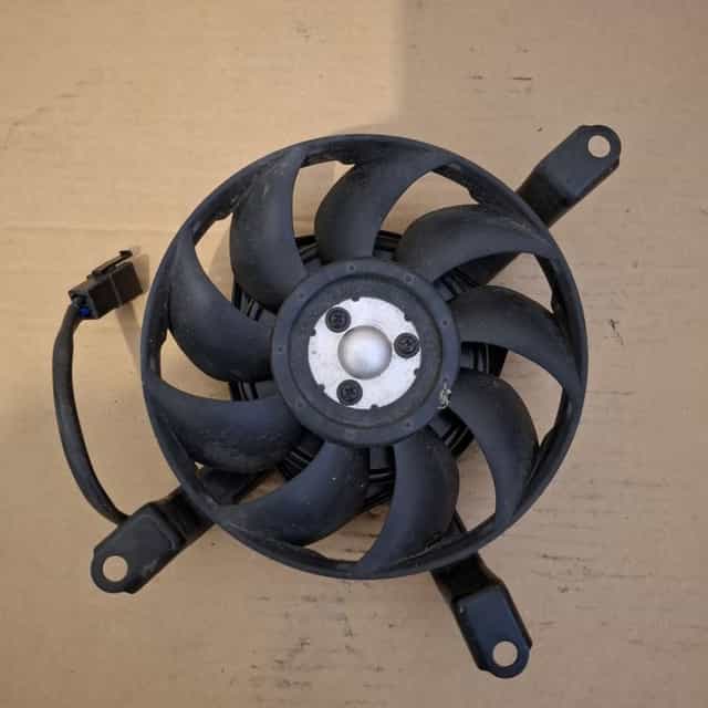 Yamaha FZ6  2004 - 2006 wentylator chłodnicy.