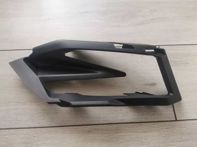 Can am Maverick x3 Osłona owiewka panel obudowa lampy tył ramka lewa