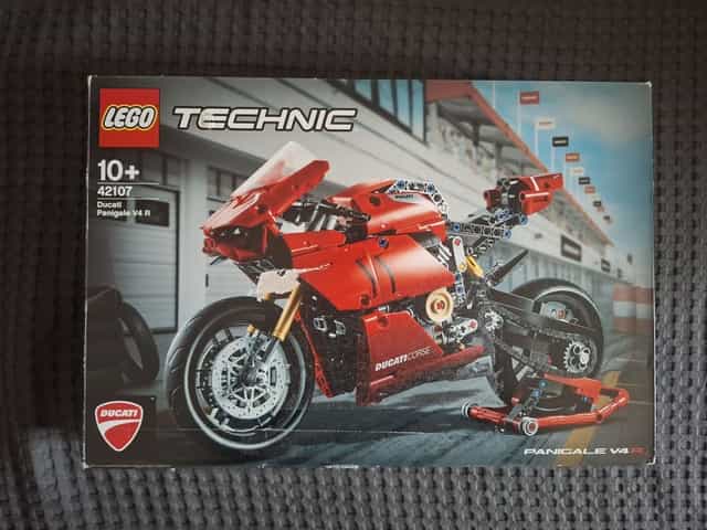Klocki Lego Technic 42017 Ducati Panigale V4 R otwierane