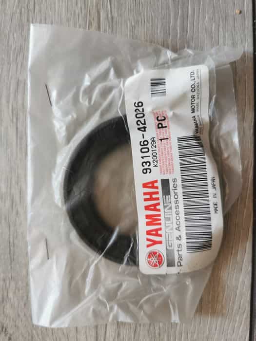 Yamaha raptor 660 uszczelniacz wahacza mimośród os