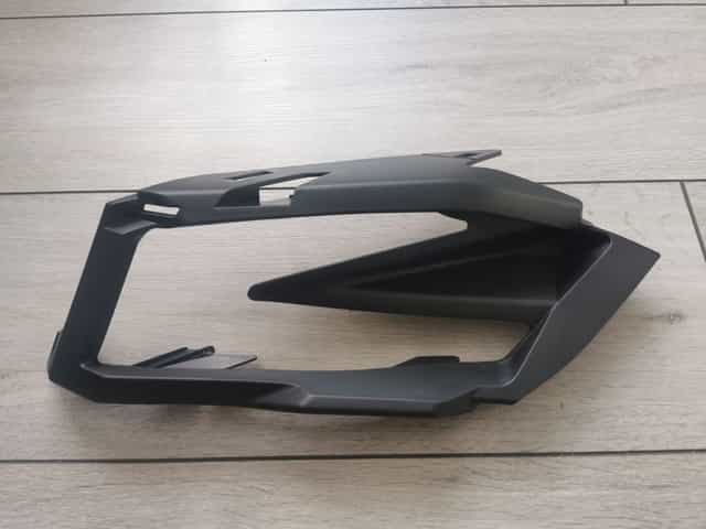 Can am Maverick x3 Osłona owiewka panel obudowa lampy tył ramka prawa