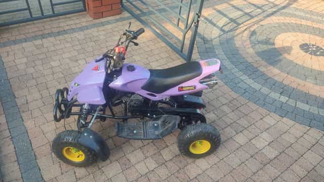 Sprzedam quada, idealny dla początkujących.