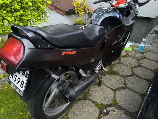 Suzuki GSX-F 750 GR78A – plastiki, lampy, zegary – komplet / cz