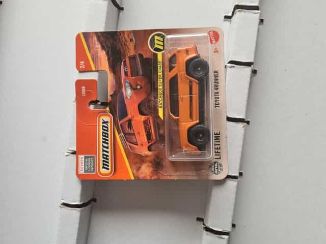 Autko matchbox toyota 4 runner