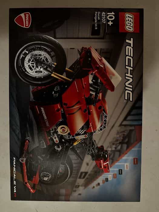 LEGO Technic 42107 - Ducati Panigale V4 R