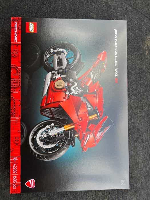 LEGO Technic 42202 Ducati Panigale V4S - NOWY