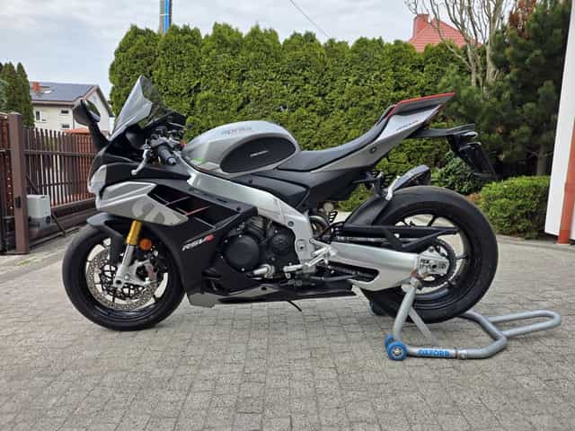 Aprilia RSV4 1100 Faktura Vat23