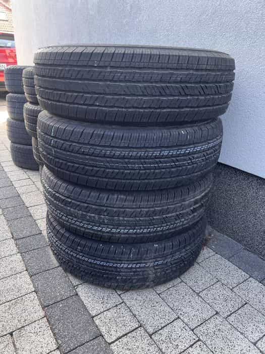 Bridgestone Dueler  255/70R18 Jeep Wrangler