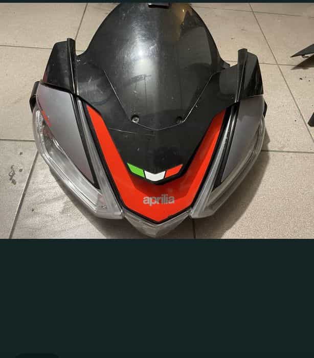 Aprilia Tuono 660 LAMPA CZACHA przód owiewka komplet
