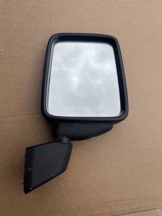 Suzuki samurai  santana. Lusterko  prawe