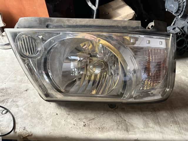 Nissan patrol gu4 05r lampa przednia prawa. Uk
