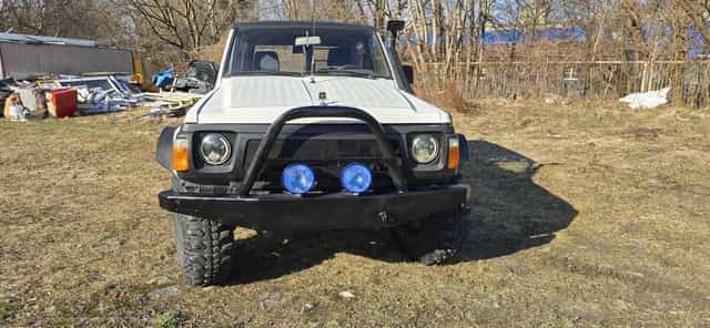 Nissan Patrol Y60 silnik BMW 2.5 R6 benzyna