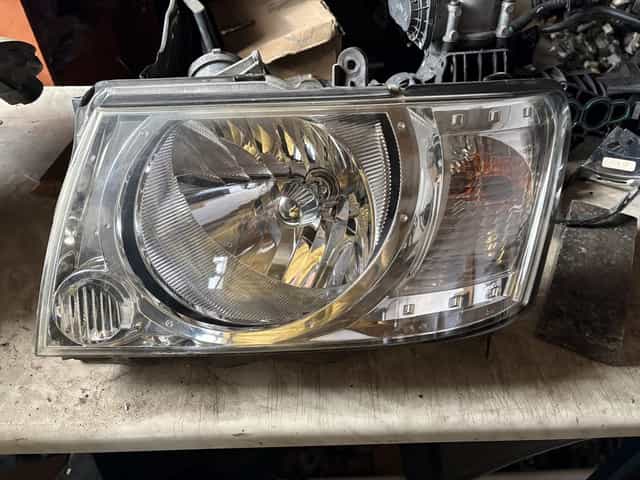 Nissan patrol gu4 05r lampa lewa przednia uk