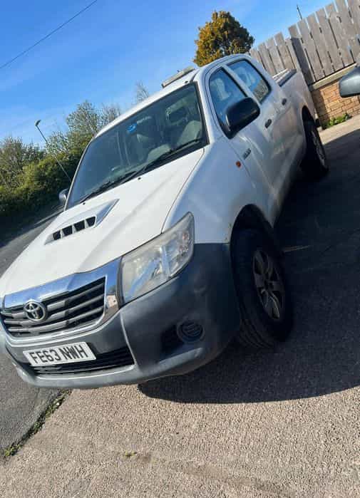 Toyota hilux maska