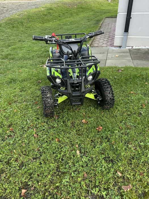 Maly elektyczny quad