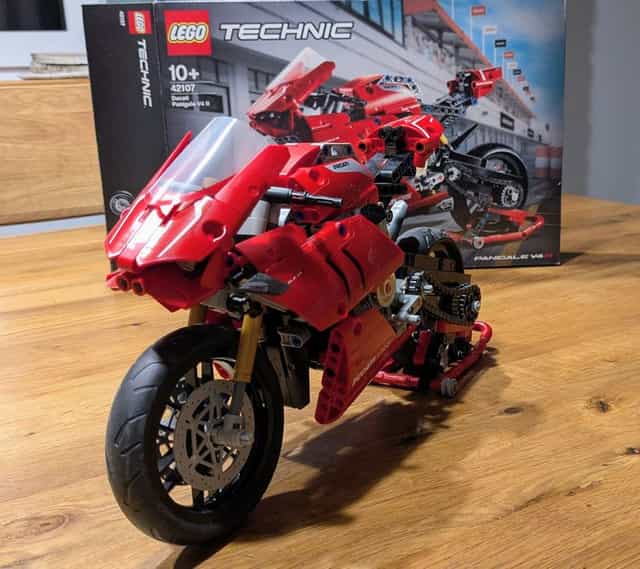 Lego Technic 42107 Ducati Panigale V4R