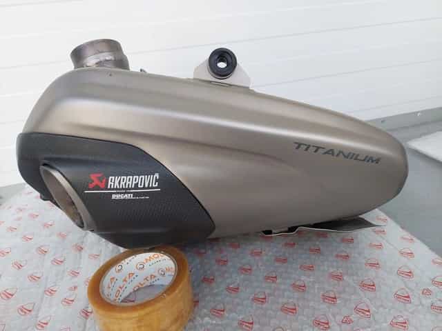 ducati panigale v4 sportowy wydech akrapovic titanium 96481491a