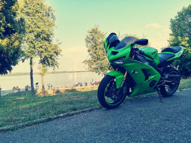 Kawasaki zx6r 636 6 lat w jednych rękach