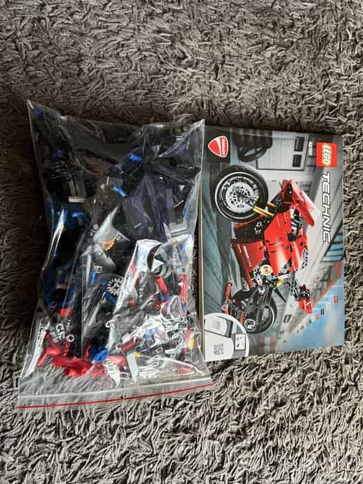 Lego Technic 42107 Ducati Panigale V4 R