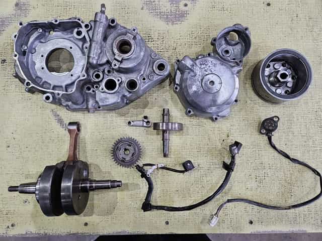 Suzuki LTZ DRZ 400 części, karter, dekiel, magneto, wał czujnik biegów