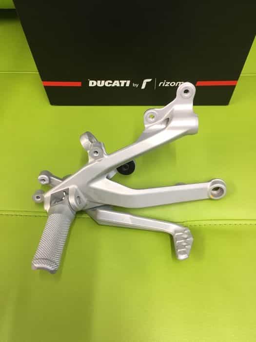 Set prawy podnóżek Ducati Panigale V4