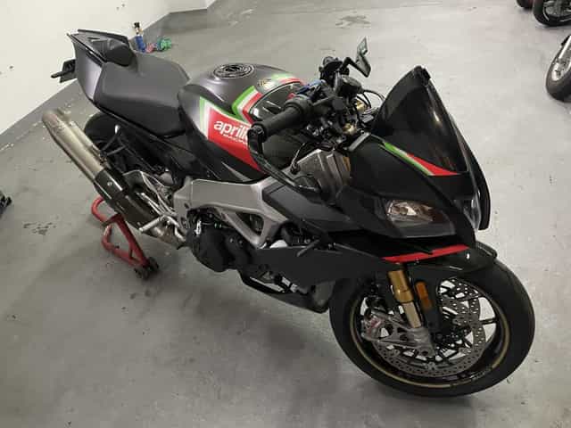 Aprilia tuono V4 1100 RSV4