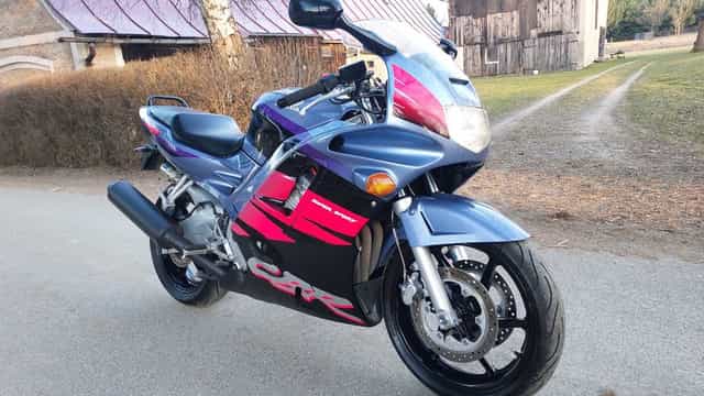 Motocykl HONDA CBR 600F