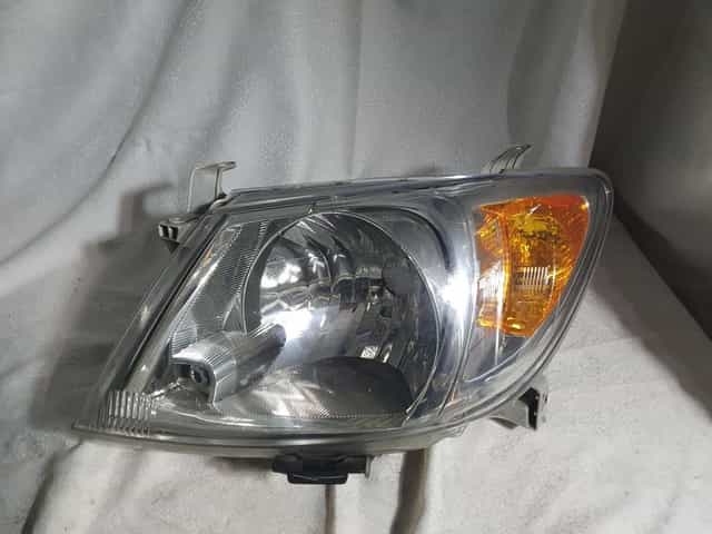 Lampa Lewa Toyota Hilux Europa przednia