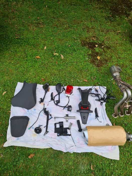 Suzuki GSXR 1000 L7 części, wydech, siedzenie, przełącznik