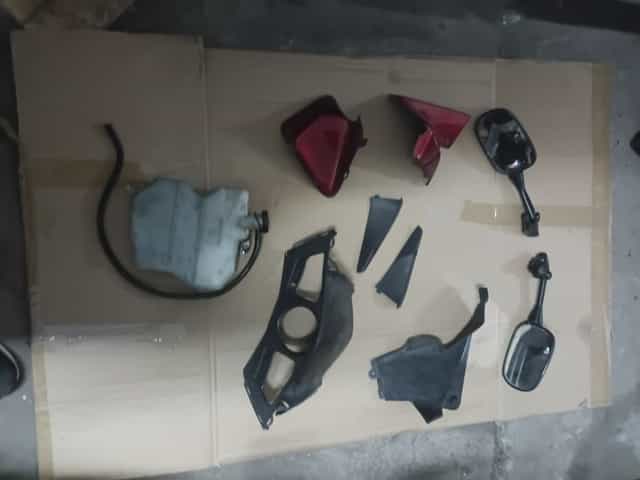 Kierunkowskazy zbiorniczek stelaż boczek vfr800