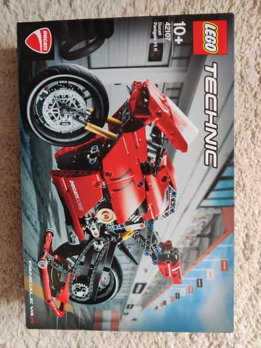 Lego Technic 42107 Ducati Panigale V4 R