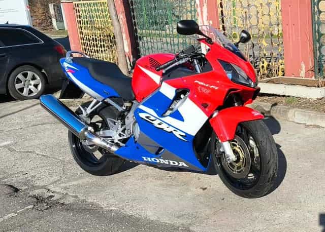 Bezwypadkowa honda CBR F4 i