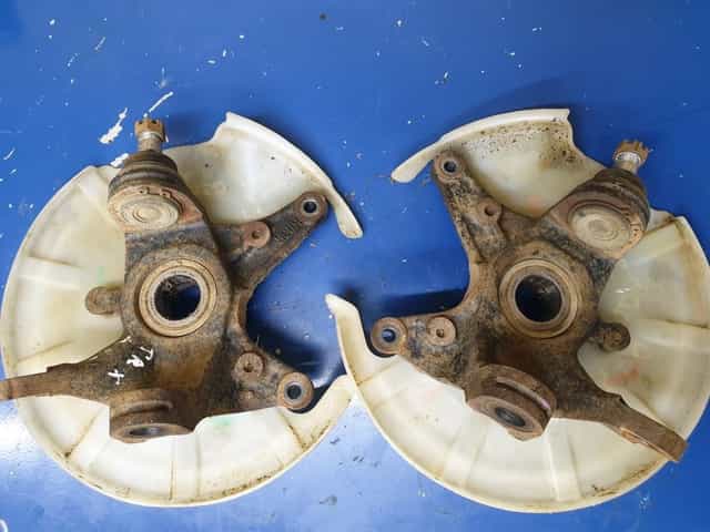 Zwrotnica  lewa przod honda trx 420 rancher 2014