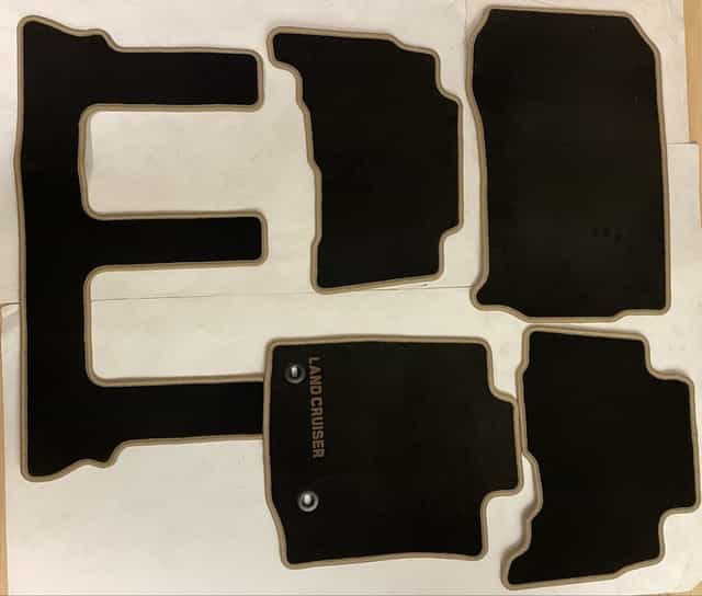 Toyota Land Cruiser 150  / dywaniki welurowe / Oryginał / Nowe