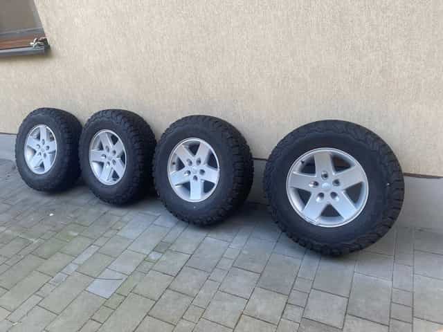 Opony na felgach A/T Jeep Wrangler Rubikon
