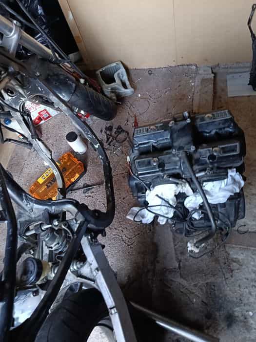 Sprzedam kompletny silnik Suzuki gsx550 i inne części es