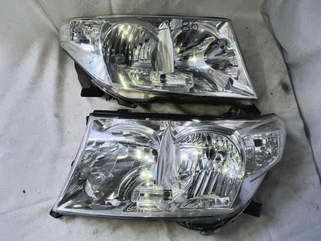 Lewa lampa Toyota Land Cruiser j200 Europa reflektor przedni