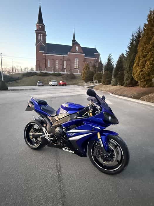 Yamaha R1 RN19 Yoshimura 2008 rok