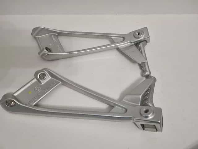 komplet podnóżki pasażera set tylne aprilia rs 660 tuono