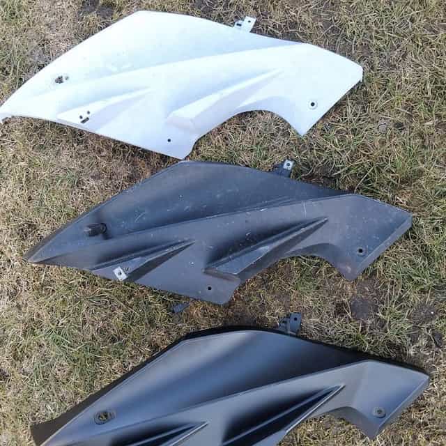 Yamaha yzf r125, 08-19 pazur lewy  mocowanie kierunku owiewkA plastik